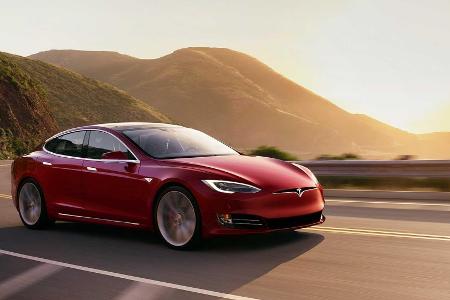 Porsche Taycan im Vergleich mit Porsche Panamera und Tesla Model S