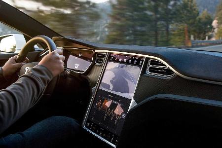 Porsche Taycan im Vergleich mit Porsche Panamera und Tesla Model S