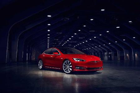 Porsche Taycan im Vergleich mit Porsche Panamera und Tesla Model S