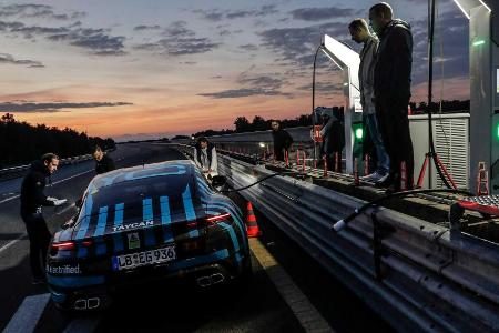 Porsche Taycan: Innenraum teilweise enthüllt