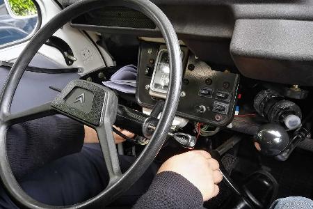 Zeitreise: Unterwegs im Citroën 2CV