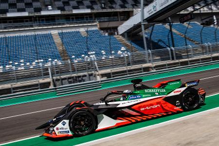 Rene Rast zum ersten Mal im Formel-E-Auto von Audi