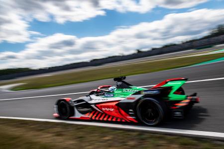 Rene Rast zum ersten Mal im Formel-E-Auto von Audi