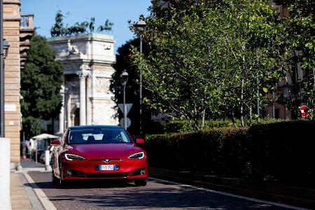 Tesla-Update: Mehr Reichweite, verbesserte Navigation und mehr.