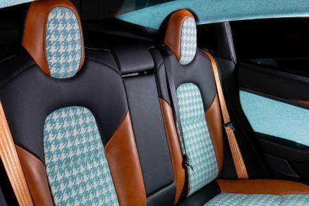 Vilner pimpt Tesla Model 3-Interieur mit Hahnentrittmuster und viel Türkis