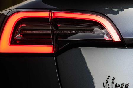 Vilner pimpt Tesla Model 3-Interieur mit Hahnentrittmuster und viel Türkis