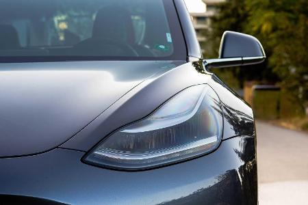 Vilner pimpt Tesla Model 3-Interieur mit Hahnentrittmuster und viel Türkis