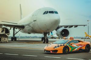 Lamborghini Huracán RWD als Follow-Me Car am Flughafen Bologna