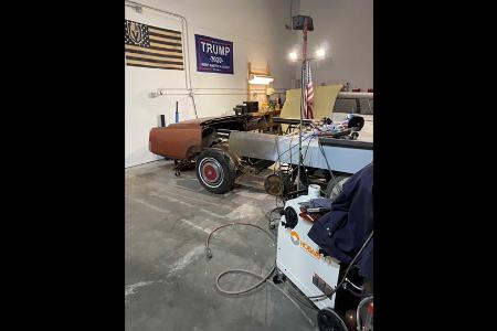 Das längste Auto der Welt ist ein Cadillac Eldorado mit 26 Rädern