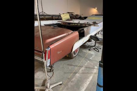 Das längste Auto der Welt ist ein Cadillac Eldorado mit 26 Rädern