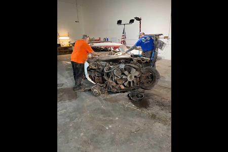 Das längste Auto der Welt ist ein Cadillac Eldorado mit 26 Rädern