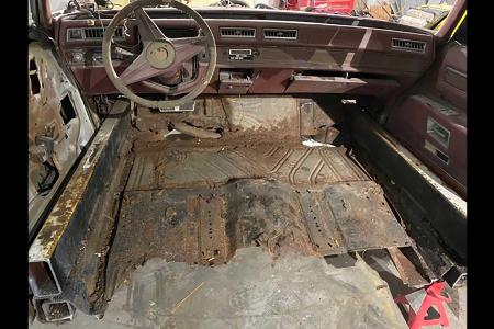 Das längste Auto der Welt ist ein Cadillac Eldorado mit 26 Rädern