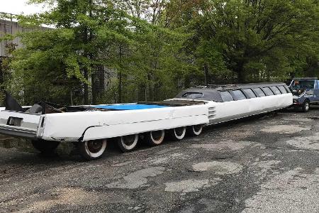 Das längste Auto der Welt ist ein Cadillac Eldorado mit 26 Rädern