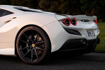 Ferrari F8 Tributo von Novitec hat große Kraft und große Räder Ferrari F8 Tributo von Novitec hat große Kraft und große Räder