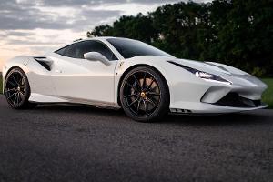 Ferrari F8 Tributo von Novitec hat große Kraft und große Räder