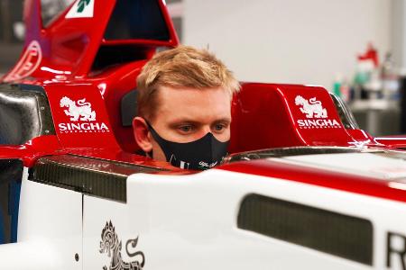 Mick Schumacher bei der Sitzanpassung für den Nürburgring in Hinwil Mick Schumacher bei der Sitzanpassung für den Nürburgring in Hinwil