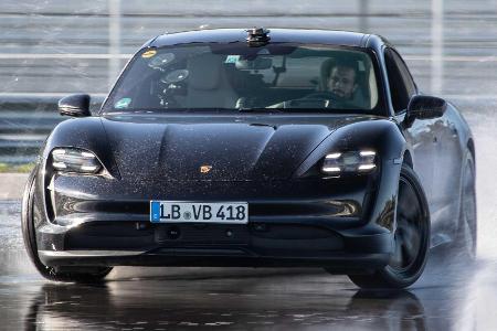 Porsche Taycan driftet ins Guinness-Buch der Rekorde