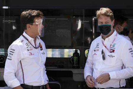 Toto Wolff und Ola Källenius beim Grand Prix von Österreich in Spielberg Toto Wolff und Ola Källenius beim Grand Prix von Österreich in Spielberg