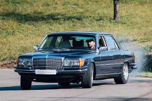 Diese Mercedes S-Klasse (W 116) hat einen modernen AMG-Motor