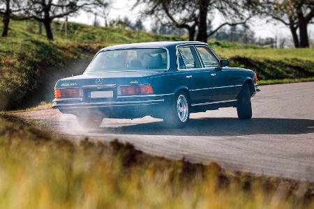 Diese Mercedes S-Klasse (W 116) hat einen modernen AMG-Motor