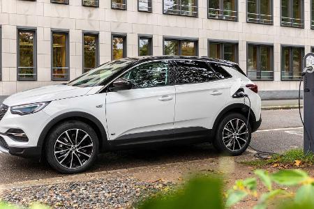 Opel Grandland X Hybrid4: Wie man den Plug-in-Hybrid auflädt