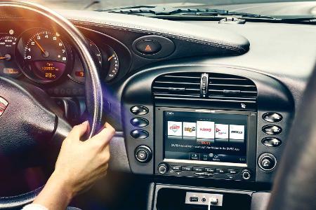 Apple CarPlay und Navi für alte Porsche 911 und Boxster