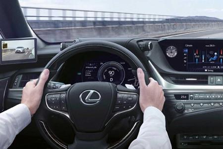 Lexus ES 300h mit Kamerasystem statt Außenspiegeln