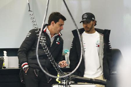 Lewis Hamilton und Toto Wolff stehen offenbar kurz vor der Vertragsverlängerung Lewis Hamilton und Toto Wolff stehen offenbar kurz vor der Vertragsverlängerung