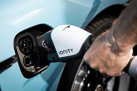 Porsche Taycan (2021): Schneller sprinten und komfortabler laden
