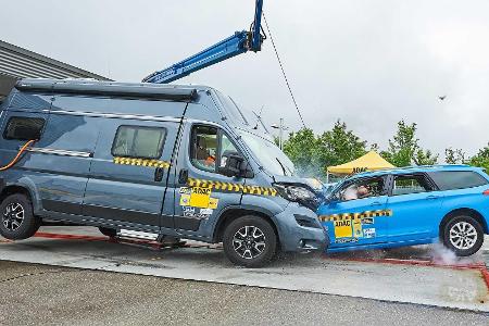Wohnmobil im Crashtest: Umgebaute Kastenwagen oft nicht sicher