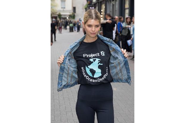 Nachdem sie wohl ein UFO in Rom erspähte, ist sich Pixie Geldof sicher: Wir sind nicht allein. Das Model, Tochter von Bob Ge... Nachdem sie wohl ein UFO in Rom erspähte, ist sich Pixie Geldof sicher: Wir sind nicht allein. Das Model, Tochter von Bob Ge...