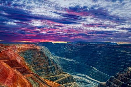 Um dem Planeten seine Rohstoffe abzuknüpfen, wird nicht nur in der Erde gegraben, sondern auch an der Oberfläche. Die Super-... Um dem Planeten seine Rohstoffe abzuknüpfen, wird nicht nur in der Erde gegraben, sondern auch an der Oberfläche. Die Super-...