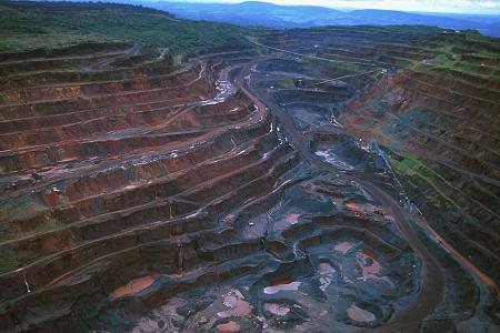 Die größte Eisenerzmine befindet sich hingegen im Norden Brasiliens. Zu Carajás' Ausmaßen kursieren unterschiedliche Zahlen,...