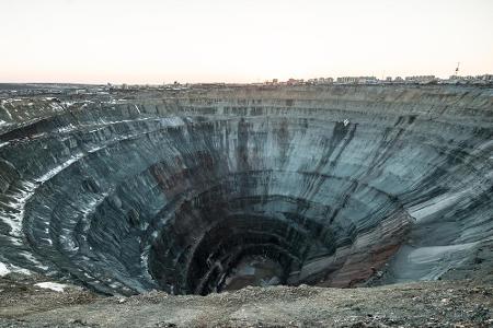 Natürlich darf auch Russland in dieser Aufzählung nicht fehlen. Im Diamantbergwerk Mir wurden beispielsweise bis Anfang der ...