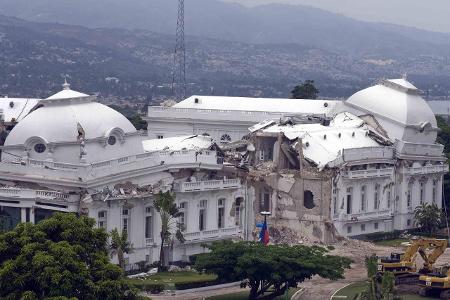 9_Präsidentenpalast Haiti 2010 xinhua.jpg
