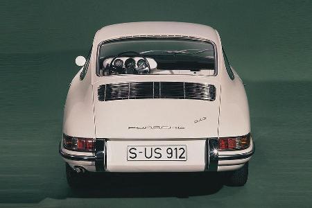 1965: Zwei Jahre nach Erscheinen des 911 brachten die Zuffenhausener den 912 auf den Markt.