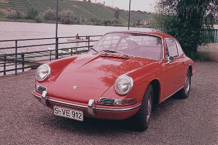 1966: Porsche 912 Coupé - Mit dem Vierzylinder-Boxermotor des 356 konnte so ein günstigeres Modell angeboten werden.