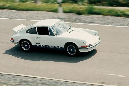 1973: Porsche 911 Carrera RS - Eigentlich sollten von der Sportversion nur 500 Exemplare entstehen - die Anzahl, die zur Hom...