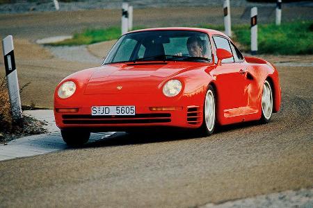 1986: Porsche 959 - hier mit Walter Röhrl am Steuer. Das Projekt für den Über-Porsche begann schon 1982. Zu den Kunden des 4...