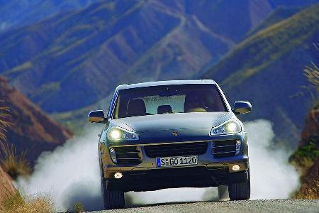 2007: Porsche Cayenne - Das Facelift des geländetauglichen Porsche ist unter anderem an neuen Scheinwerfern zu erkennen.
