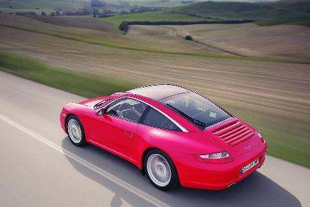 2007: Porsche 911 Carrera Targa - Zum ersten Mal wird der Targa nur noch mit Allradantrieb ausgeliefert.