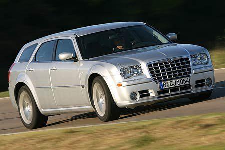 Wuchtig: 5,02 Meter ist der 300C als Touring lang, 1,88 Meter breit und 1,46 Meter hoch.