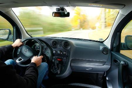Mercedes Citan 109 CDI, Cockpit, Frontscheibe