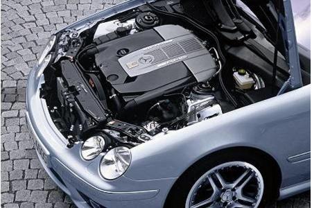 Die Basis des leistungsgesteigerten V12-AMG-Motors im CL bildet der Zwölfzylinder aus dem Mercedes S 600.