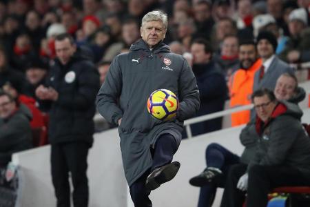 1996 beginnt bei Arsenal eine Karriere, die ihresgleichen sucht. An jenem Tag gibt Arsène Wenger sein Debüt auf der Bank der... 1996 beginnt bei Arsenal eine Karriere, die ihresgleichen sucht. An jenem Tag gibt Arsène Wenger sein Debüt auf der Bank der...
