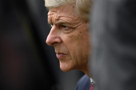 Als Reaktion auf die erneut verpasste Qualifikation zur Champions League gibt Arsène Wenger Ende April 2018 seinen Rücktritt...