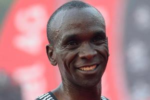 Marathon: Kipchoge verpasst Zwei-Stunden-Marke knapp