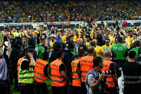 Relegation: Verletzter Ordner nur kurz in Behandlung Relegation: Verletzter Ordner nur kurz in Behandlung