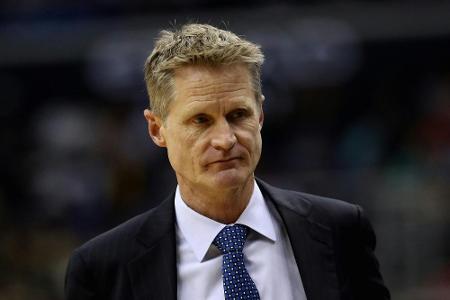 Warriors-Trainer Kerr erneut am Rücken operiert Warriors-Trainer Kerr erneut am Rücken operiert