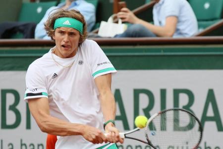 Abbruch wegen Dunkelheit: Alexander Zverev muss im Erstrundenmatch nachsitzen Abbruch wegen Dunkelheit: Alexander Zverev muss im Erstrundenmatch nachsitzen
